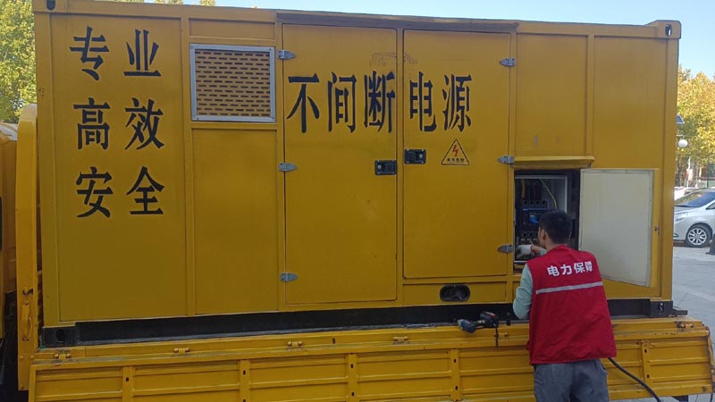 兴和柴油发电机组和UPS电源配合使用时，如何避免切换过程中的电力中断？